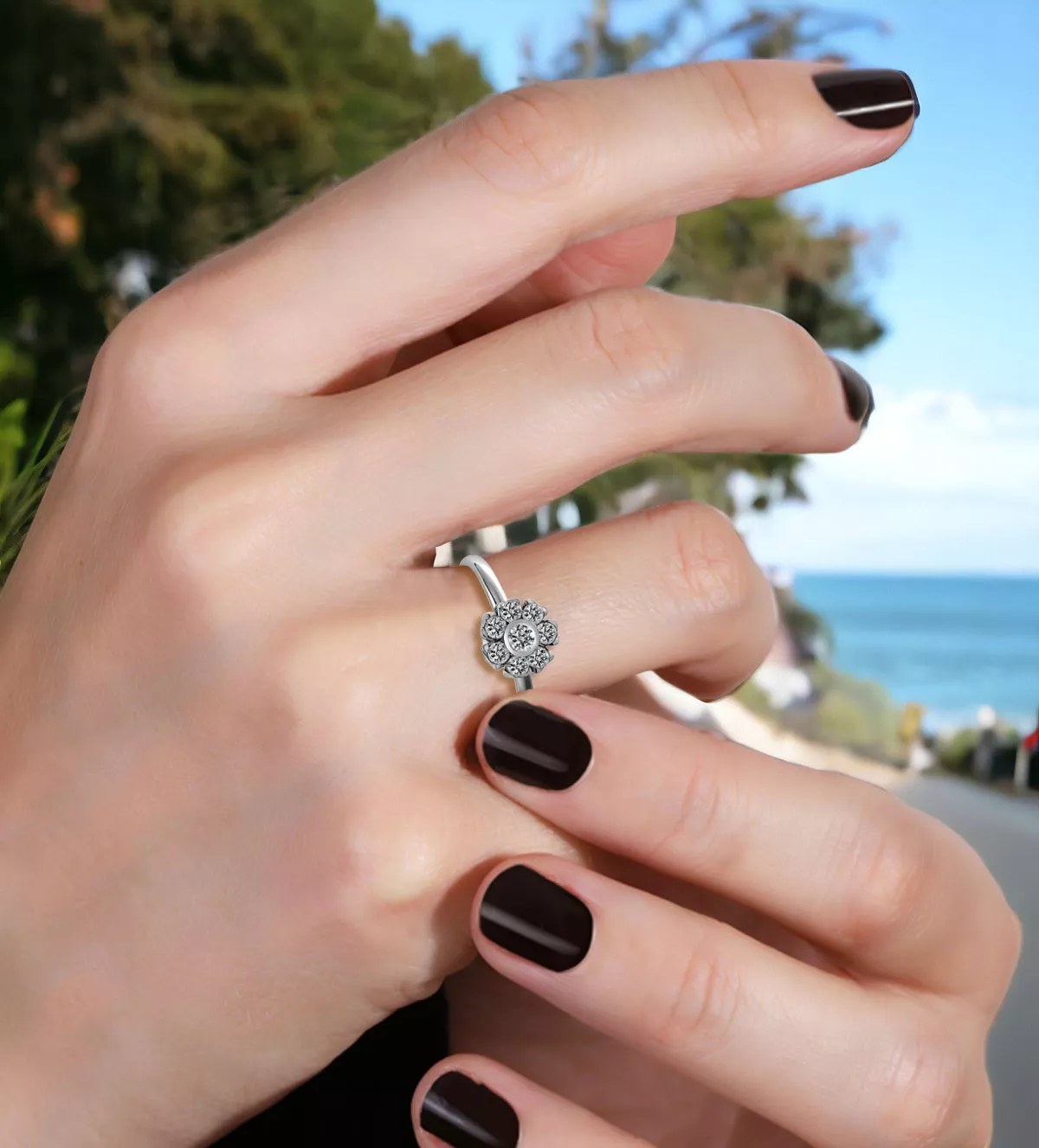 Anillo de oro blanco "Laflor" anillo de oro blanco con circones laflor toma modelo mano mujer