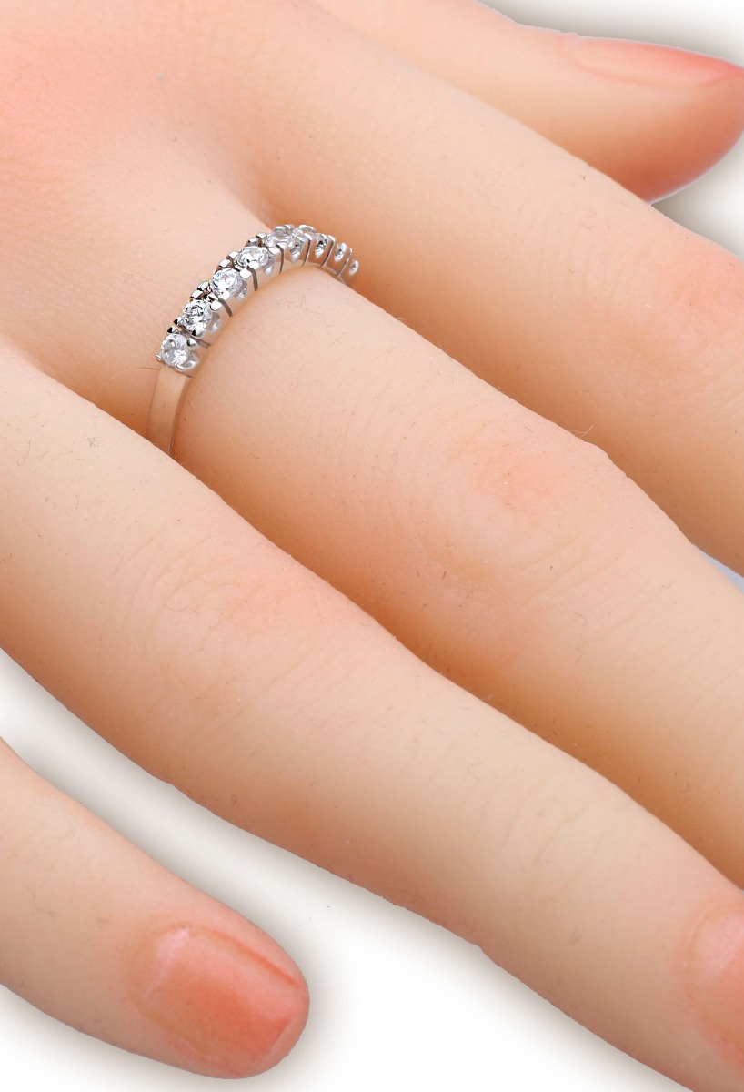 Anillo oro, medía alianza piedras. 243_349-00225 anillo-oro-ley-media-alianza-piedras-i-rfcia.243_349-00225_1_1 vista mano maniqui