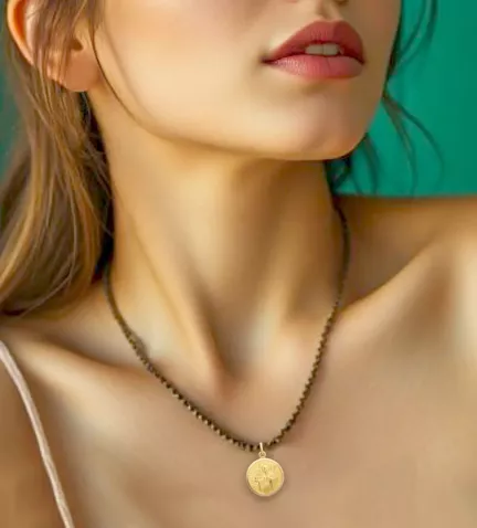 medalla de oro San Benito fotografia modelo mujer