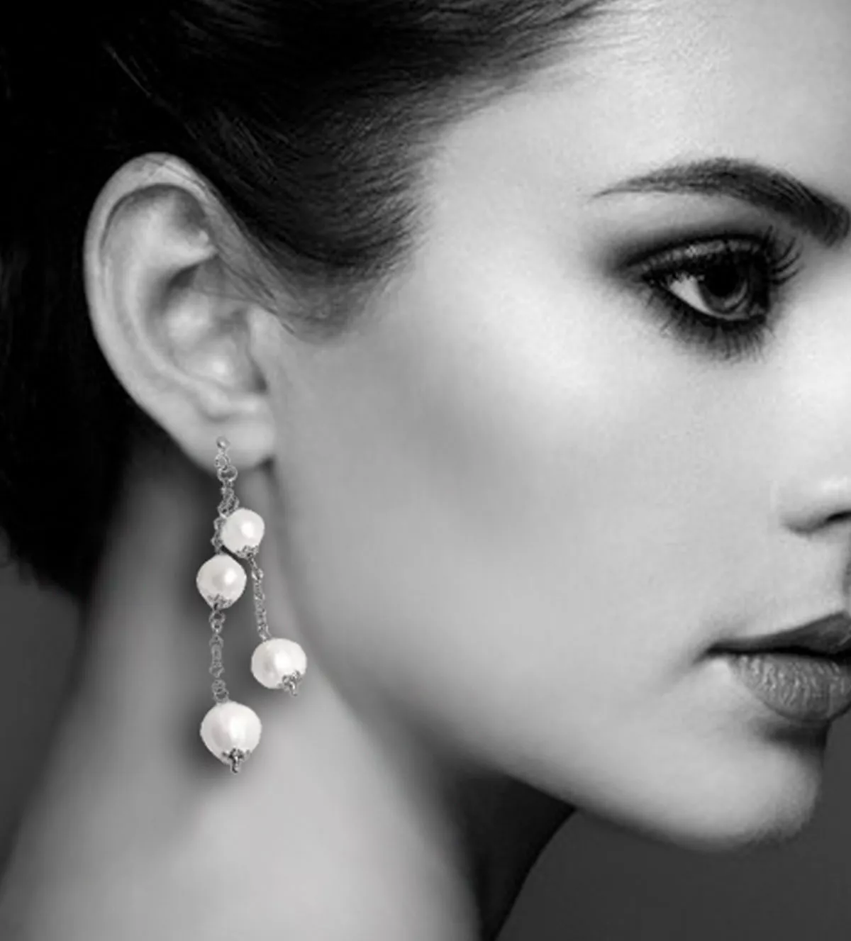 Pendientes de plata con perlas cultivadas "Orvitals" pendientes de plata con perlas cultivadas foto modelo de mujer