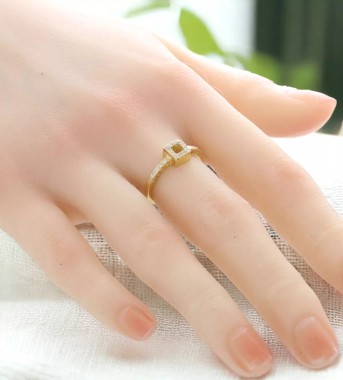 Anillo de oro amarillo y brillantes "Cuadrante de Luz" Sortija de oro amarillo 18 ktes. con diamantes 192_Z0367-3