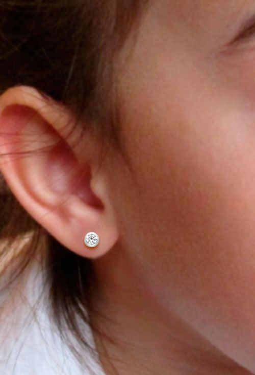 Pendientes bebé oro blanco y circonita tipo dormilona 234_1002-B Pendientes bebé oro blanco y circonita tipo dormilona 234_1002-B puesto