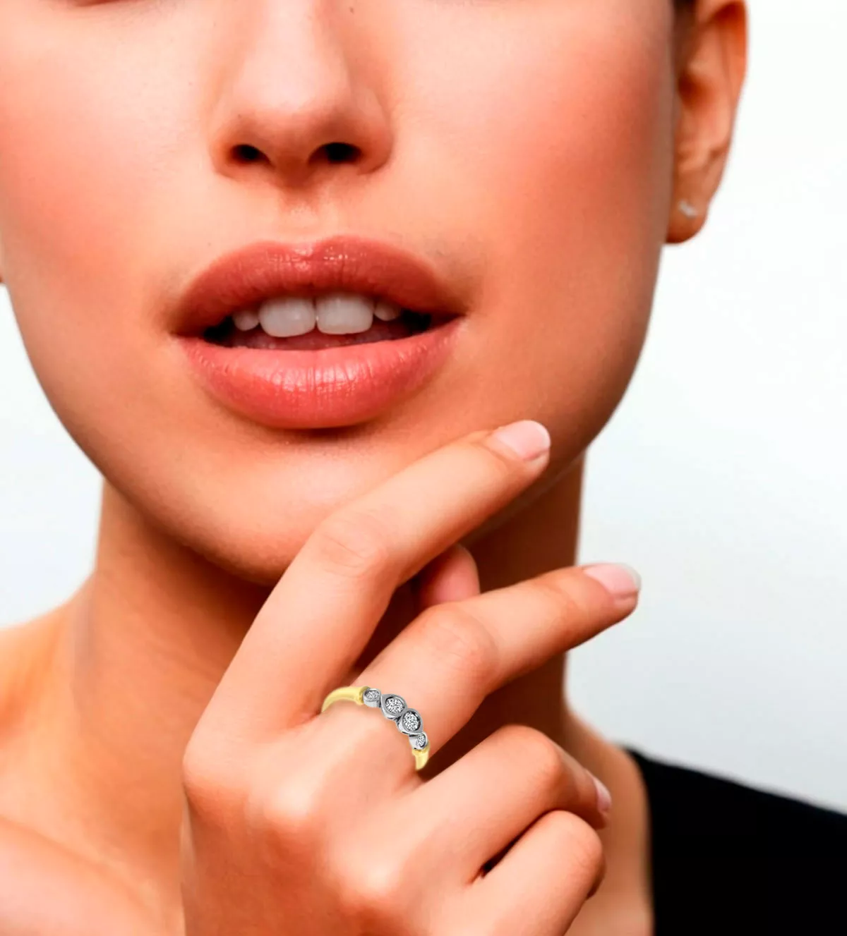 Anillo de compromiso "Armonía" 192_Z0520 anillo de compromiso oro bicolor 18 ktes con diamantes Armonia vista en modelo IA