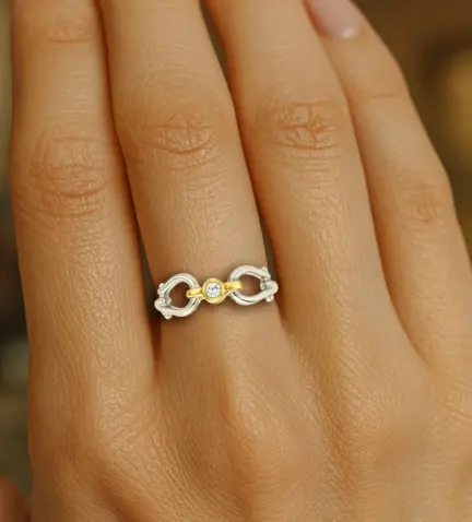 anillo-de-compromiso-oro-bicolor-18-ktes-133_3601-S modelo mano