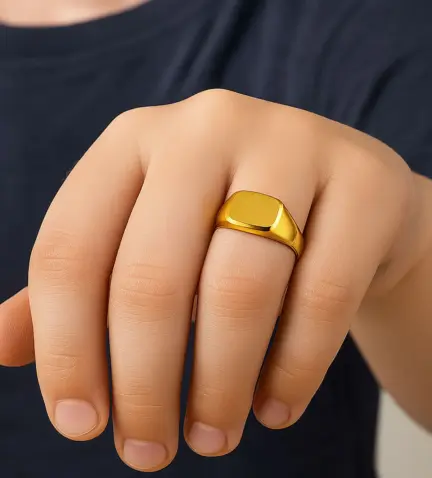 anillo-de-oro-18k-sello-para-grabar-primera-comunion-157_S0008 modelo mano