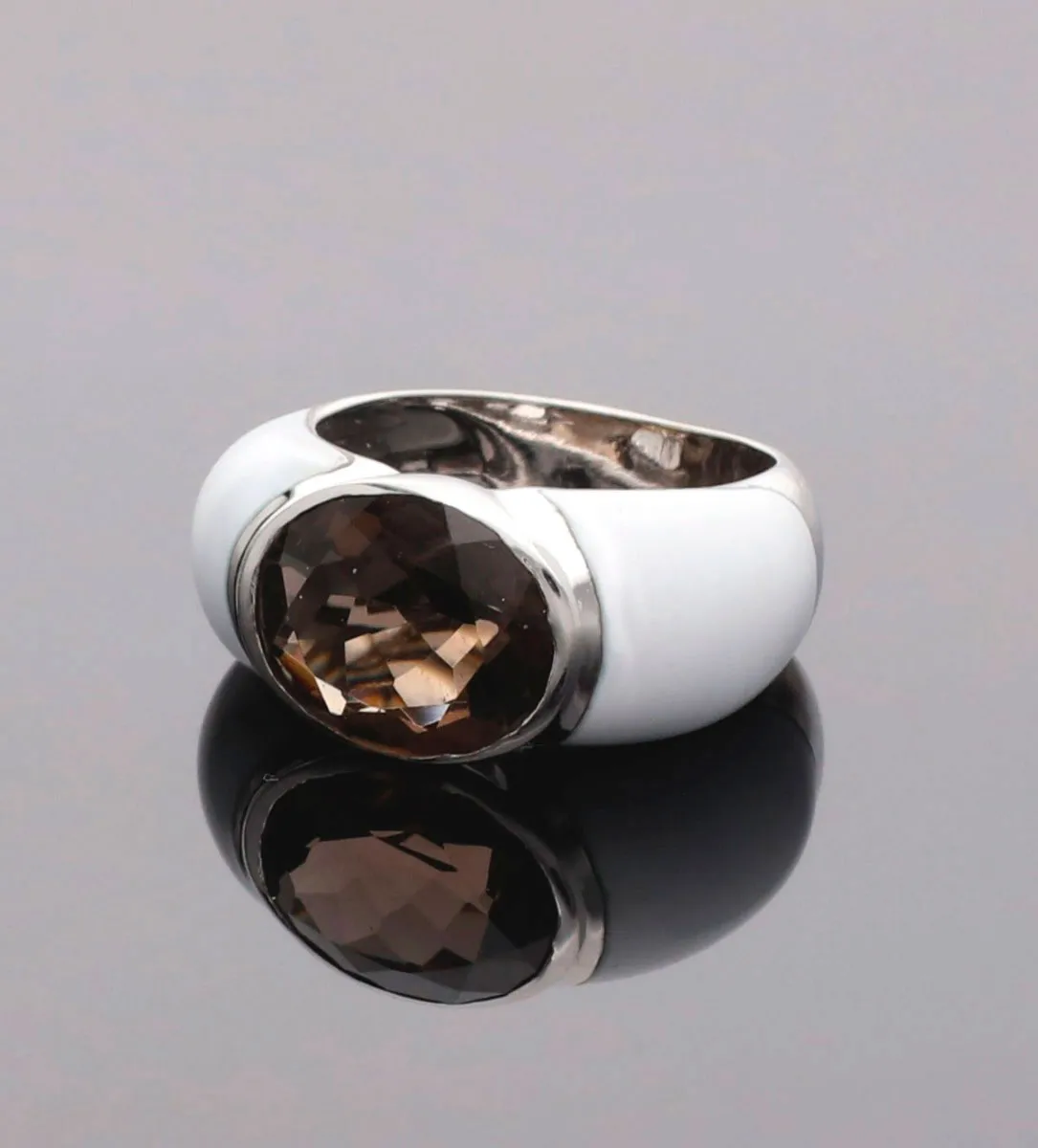 Anillo de oro blanco 18k topacio y esmalte 111_4S-810 anillo-de-oro-blanco-esmaltado-111_4S-810 foto sin retoque