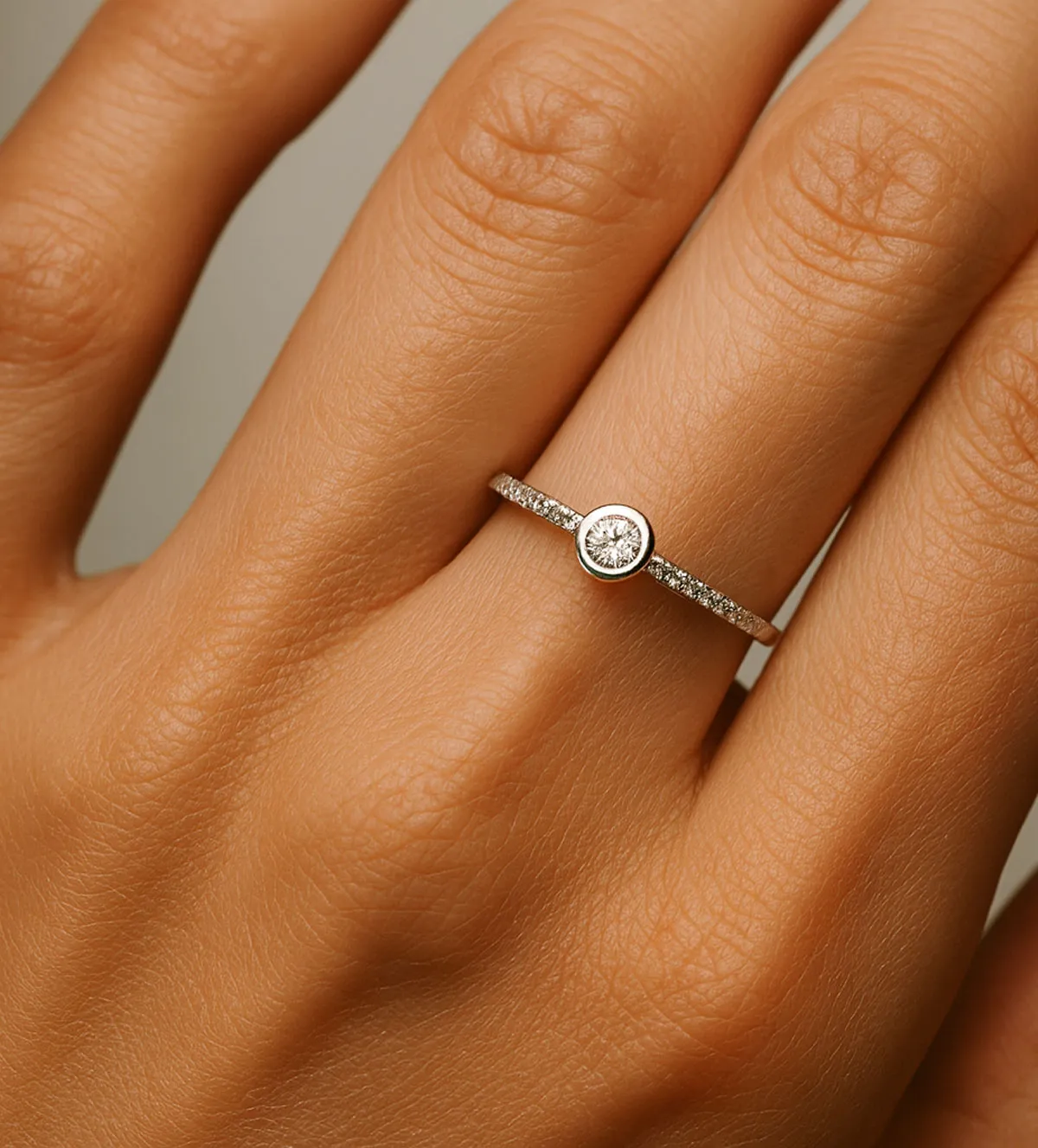 Anillo de compromiso oro blanco y diamantes 026_15533 anillo-de-oro-blanco-y-diamantes-naturales-026_15533_10