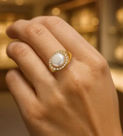 anillo-de-oro-con-perla-y-circones-002_52864-S modelo mano