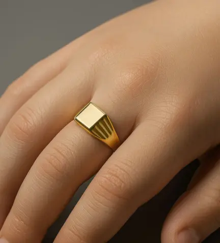 anillo-de-oro-sello-para-grabar-nino-y-mujer-024_0550-1 modelo mano nino