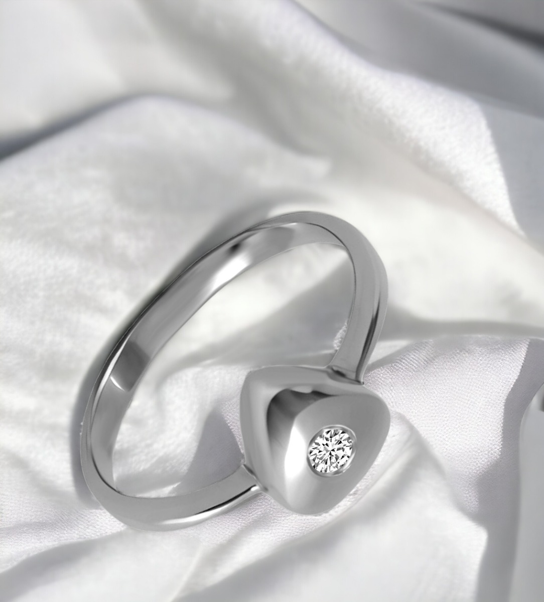 Anillo de compromiso oro blanco 18 ktes con diamante. 192_Z0195 Anillo de compromiso oro blanco 18 ktes con diamante - foto RRSS - rfcia.192_Z0195