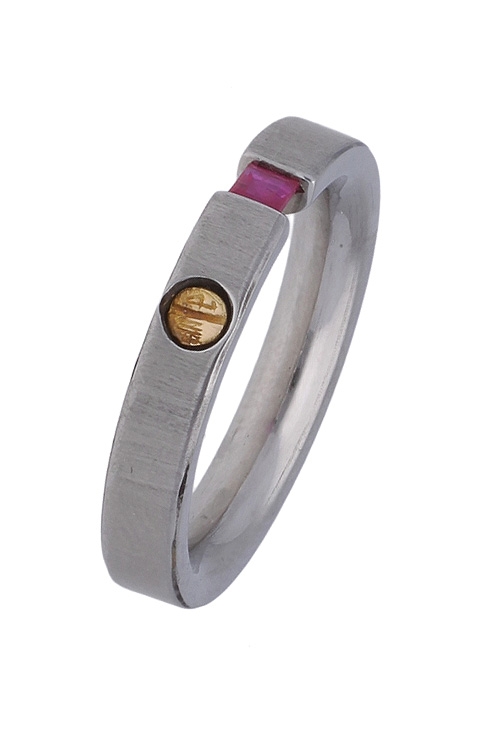 Sortija de acero y oro con rubí 142_0439-1-R anillo de acero y oro con rubi fino precio especial joyeria online muy barato foto oblicua 142_0439-1-R_01