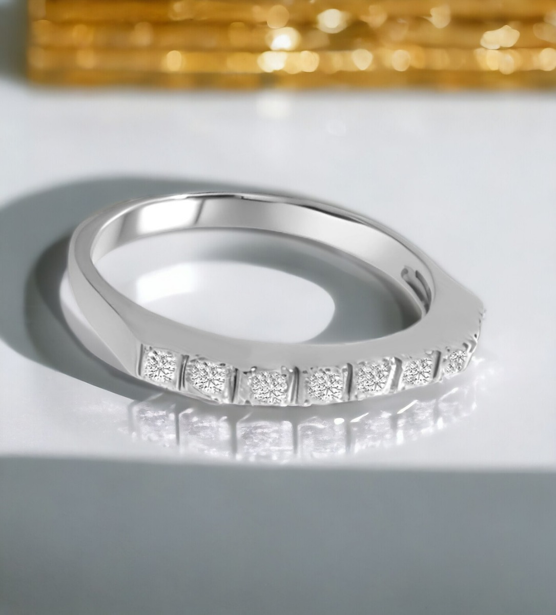 anillo de oro blanco 18 ktes con brillantes foto para redes sociales