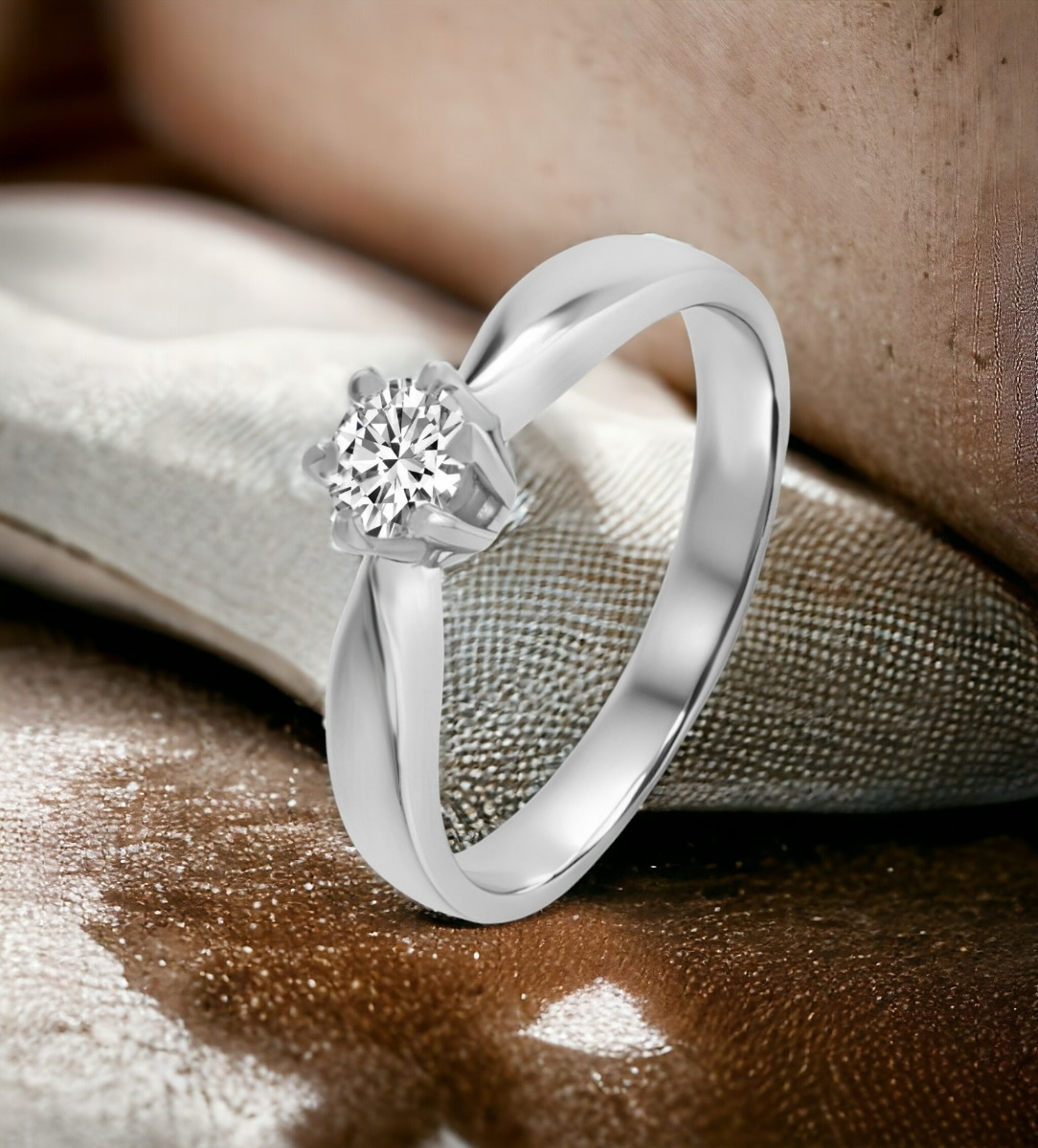 Anillo de compromiso platino y diamante 003_B3001815 anillo de platino con diamante en garra de 6 patas foto RRSS