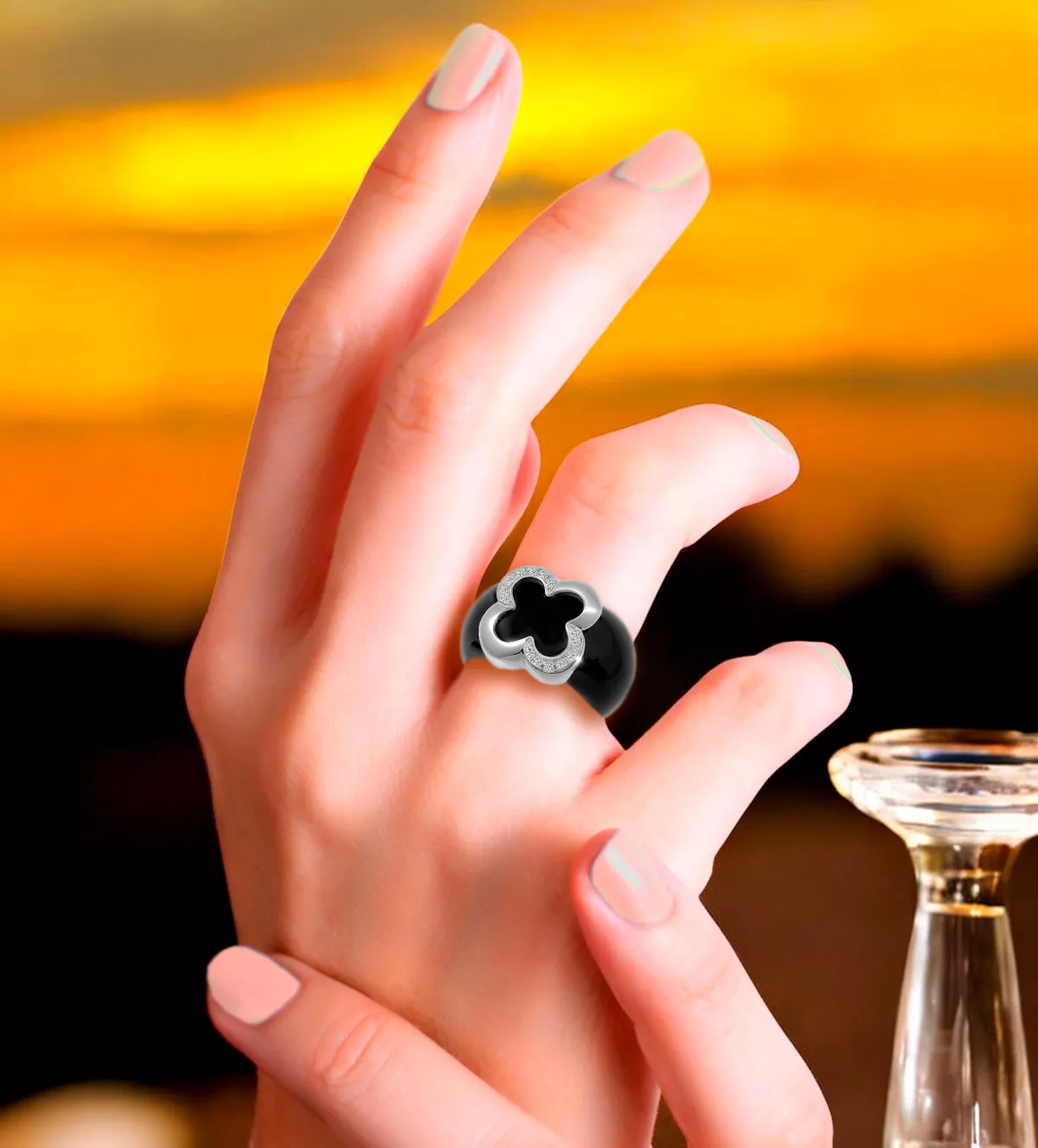 anillo de oro blanco diamantes y caucho