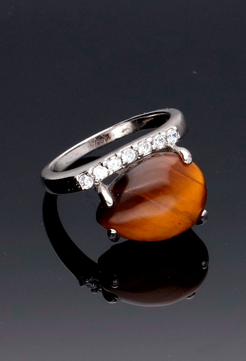 Anillo de plata con ojo de tigre y circones 132_72693-S anillo plata con ojo de tigre y circonitas vista sin retoques con fondo negro para web
