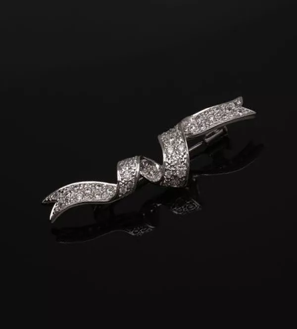 Broche de plata para solapa "Pavé Real" broche de plata para solapa Pave Real toma con medidas toma modelo toma sin retoque