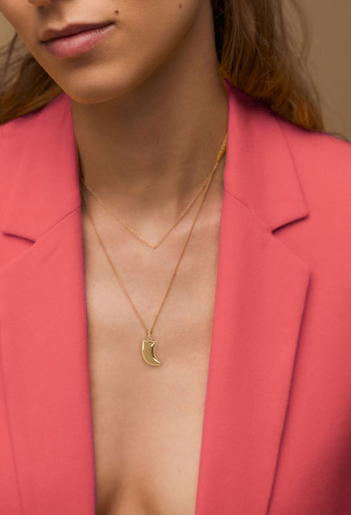 Colgante de oro 18 ktes "Colmillo de Fuerza" colmillo oro amarillo 18 ktes forma de colmillo vista modelo