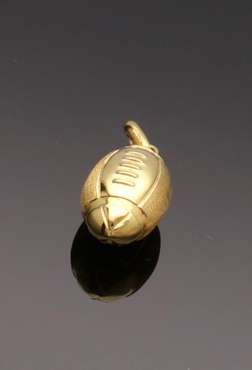 Colgante oro 18 kilates balón rugby 005_07906 Colgante oro 18 kilates balon rugby sin recortar