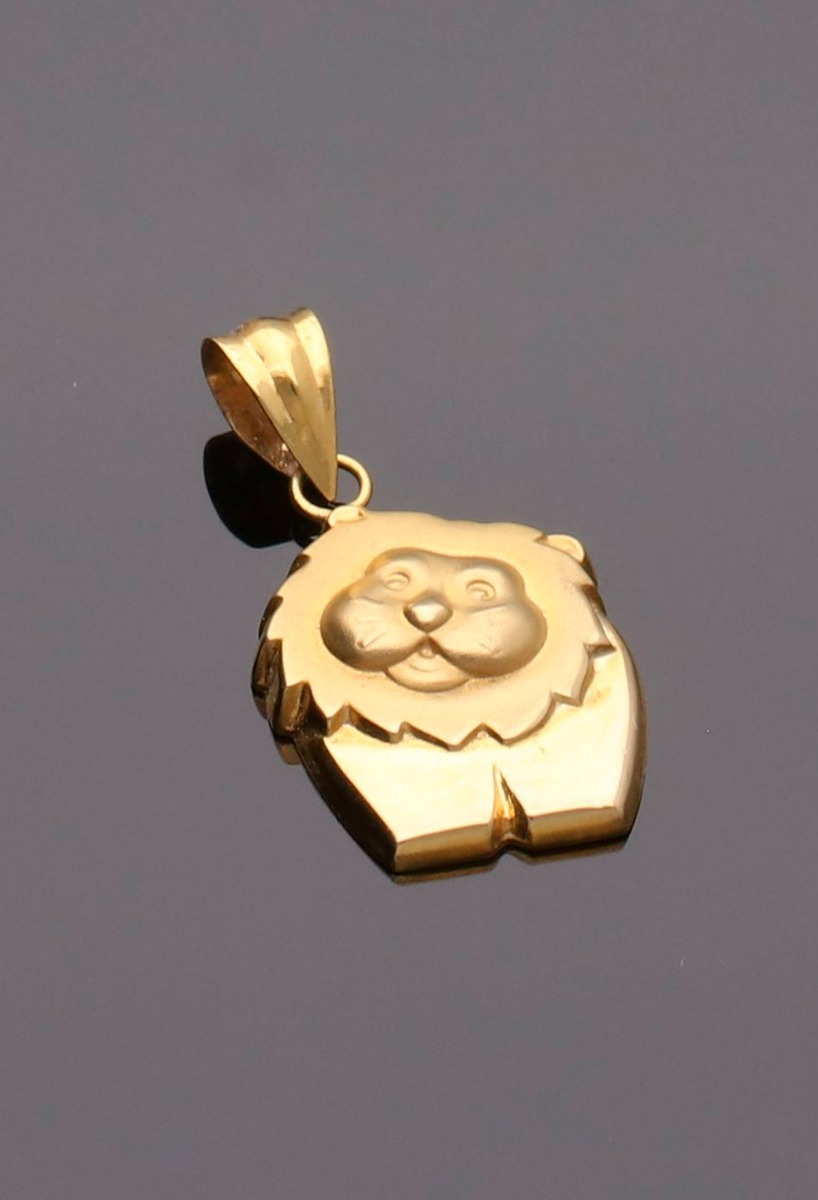 Colgante oro amarillo 18K forma de león 019_3247 colgante oro amarillo 18 ktes leon fotografia sin recortar