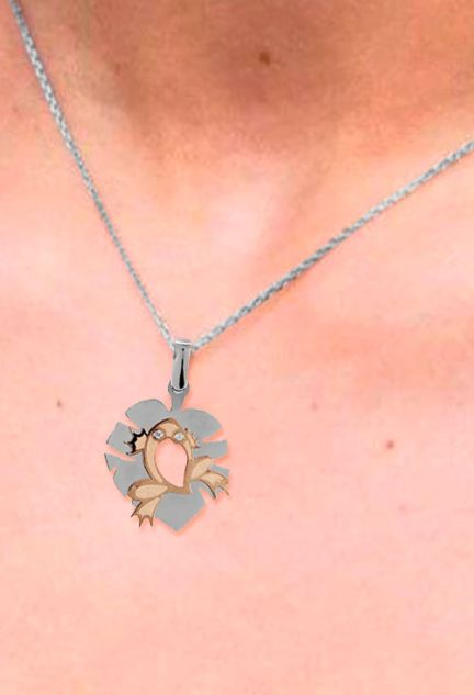 colgante oro bicolor 18 kilates rana sobre hoja de arbol foto para web el rubi joyeros toma modelo