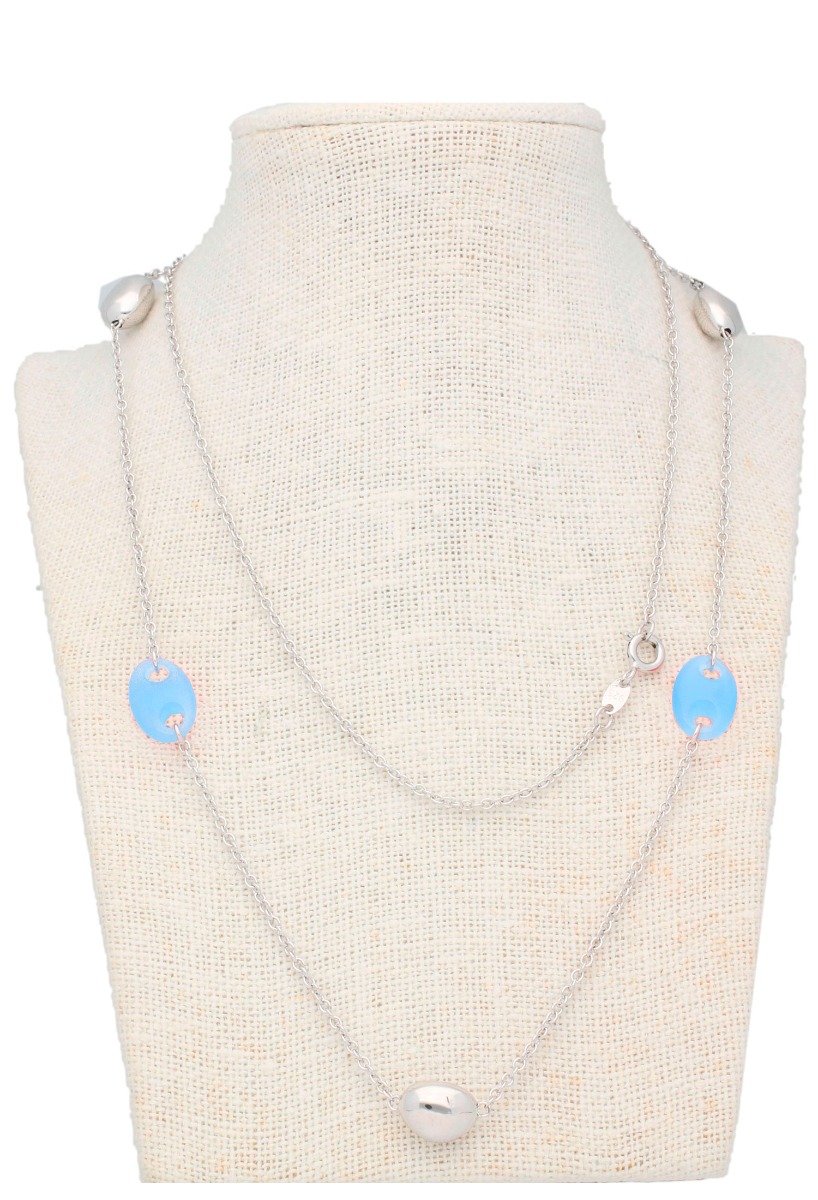 collar plata con entrepiezas cuarzo azul forma calabrote vista en peto