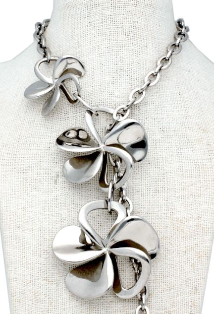 collar tipo corbata motivo flores realizado en acero precio de oportunidad muy barato foto en expositor 055_129022222_01
