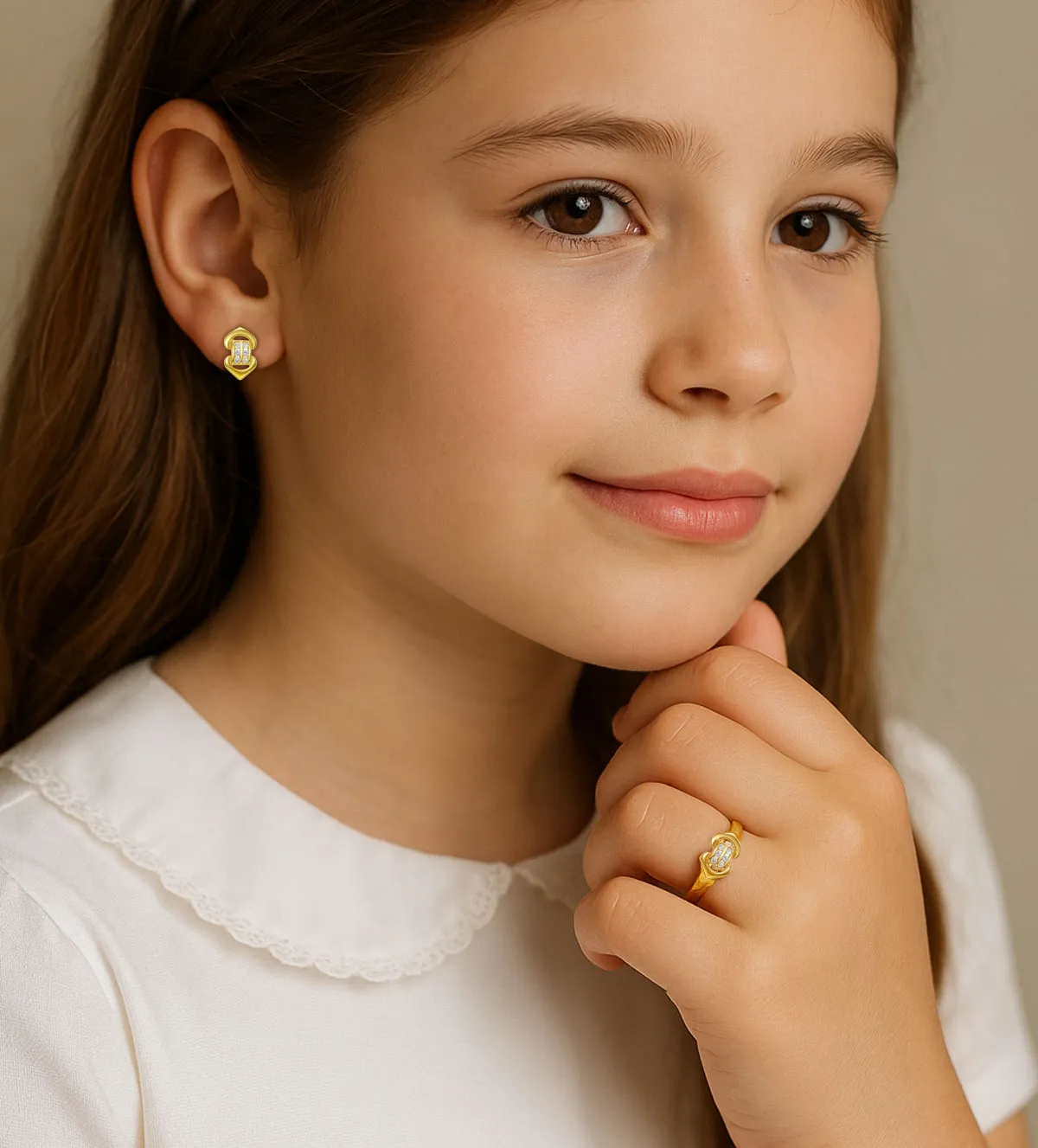 Anillo de oro 18K especial Comunión 139_5700-S anillo-de-oro-con-circonitas-para-comunion-139_5700-S retrato nina comunion