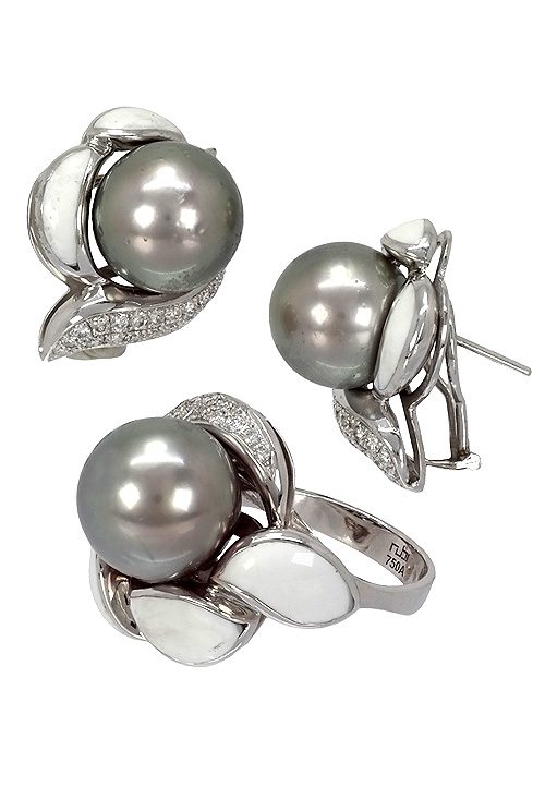 Conjunto oro con diamantes y perlas grises pendientes y sortija. 065_0009628