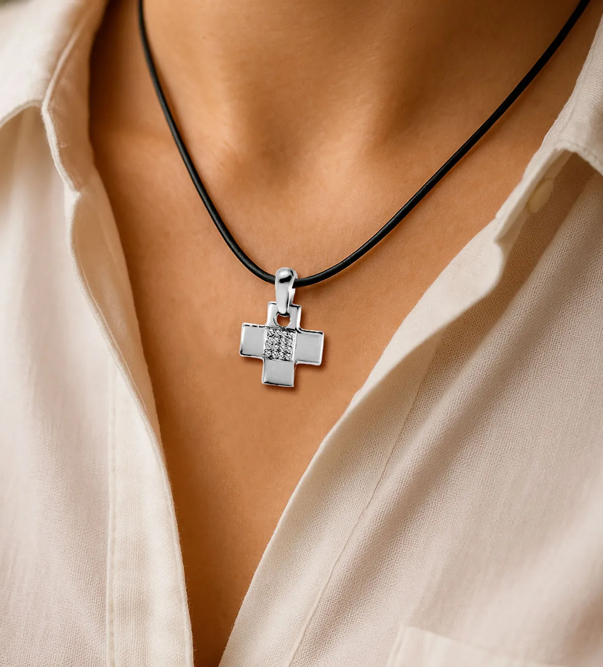 Cruz de oro blanco 18K con diamantes 115_XB4172 cruz-de-oro-y-diamantes-115-XB4172 modelo