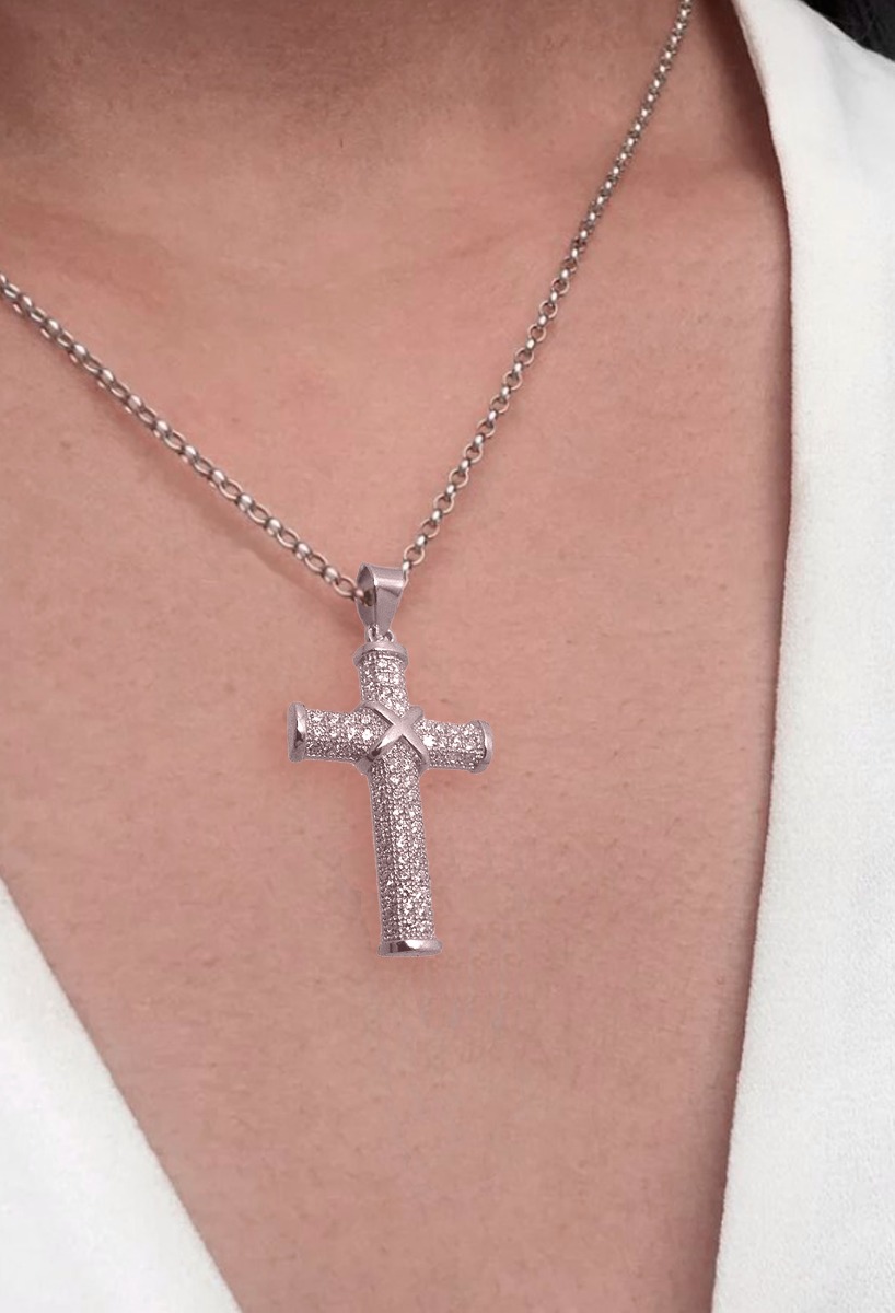 cruz de plata con circonitas fotografia para web el rubi joyeros toma en modelo