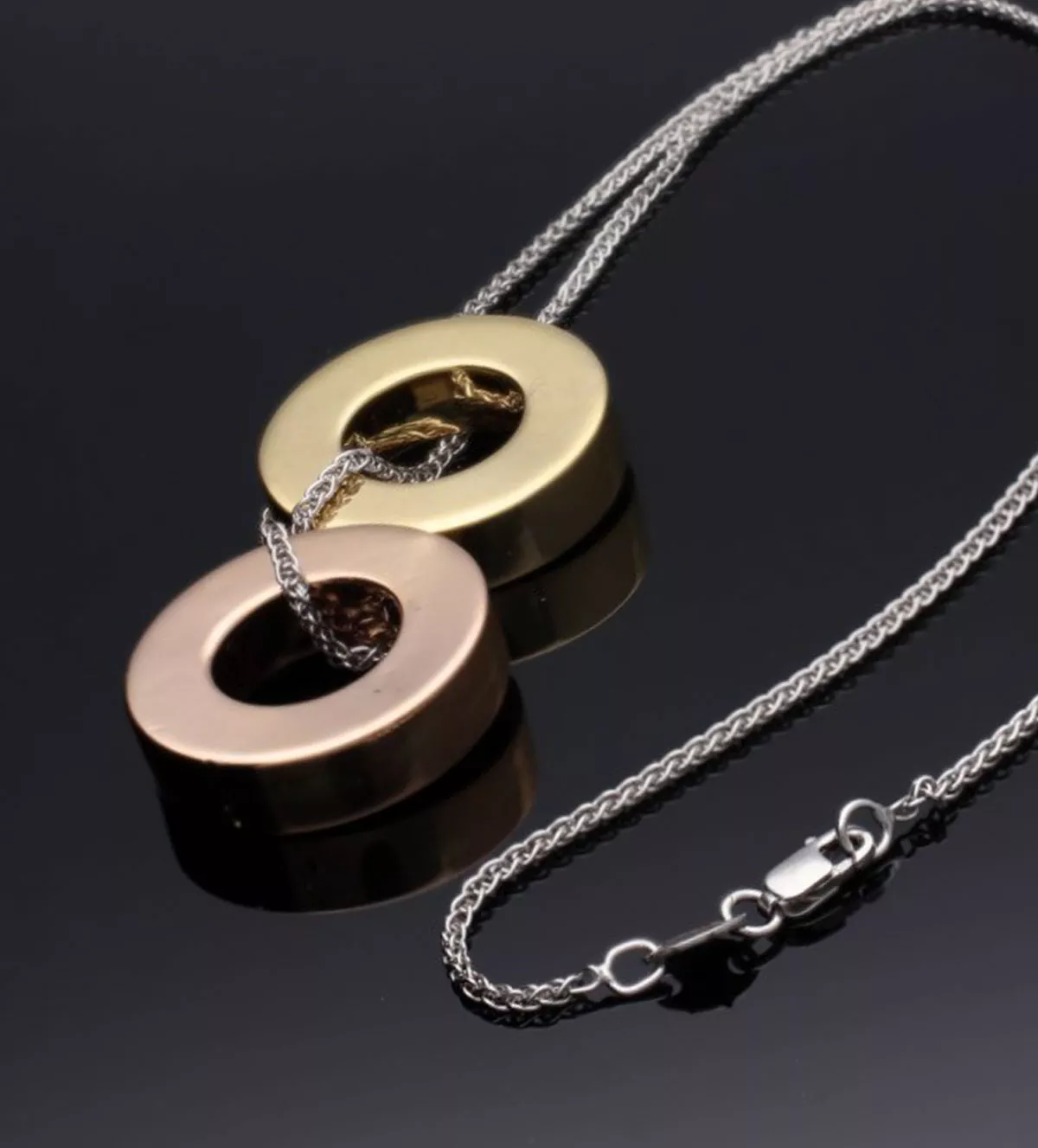 Gargantilla de oro tricolor 007_BB_25G1 gargantilla de oro tricolor donuts toma fondo negro