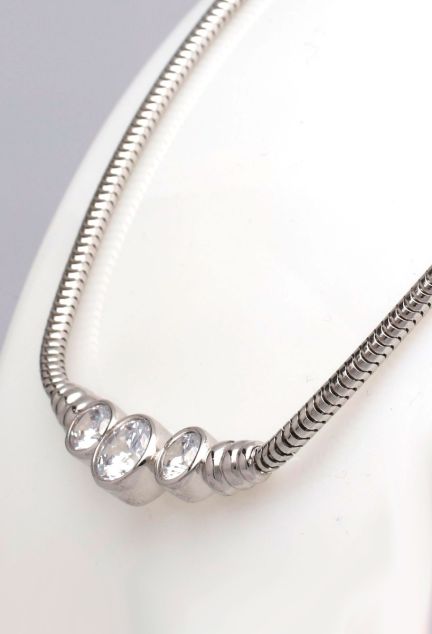 gargantilla de plata motivo circonitas vista lateral