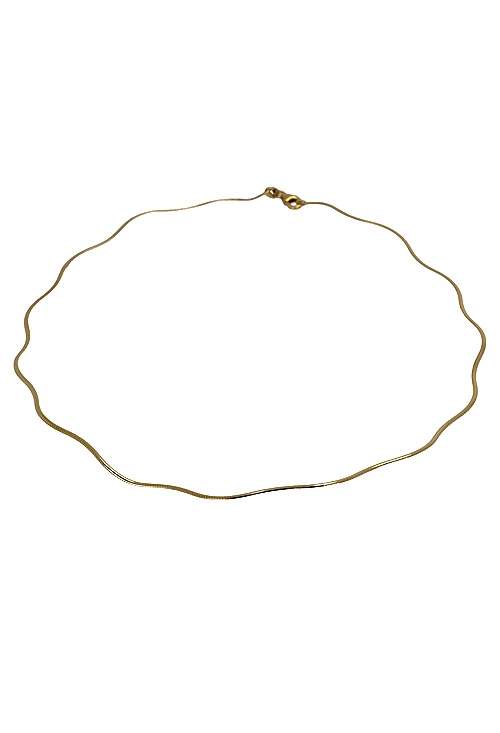 Gargantilla hilo rígido oro bicolor ley 18 kilates. 120_203 gargantilla rigida ondulada con un lado de oro amarillo y el otro oro blanco 120_203 foto tumbada