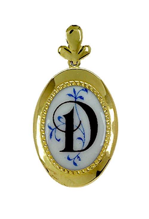 Colgante de oro amarillo y ceramica inicial D 037_7000-D inicial-D-ceramica-pintada-y-oro-amarillo-18-ktes-vista-frontal-037_7000-D