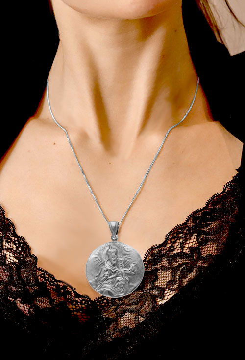 Medalla plata Virgen del Carmen 240_CARMEN-R medalla de plata de ley acabado envejecido 38 mm de diametro foto modelo para parrilla web