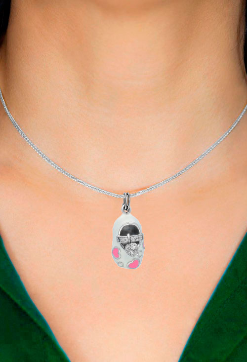 patuco colgante charm de plata con esmalte y circonitas foto para web toma modelo 132_70025-C_03