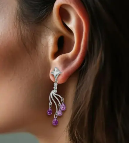 pendiente-de-oro-blanco-con-circones-y-amatistas-007_12423-1A modelo mujer