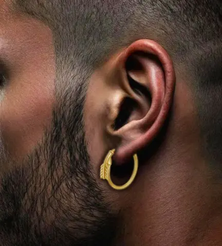 pendiente-de-plata-chapada-oro-flecha-266_012212-2-1 modelo hombre