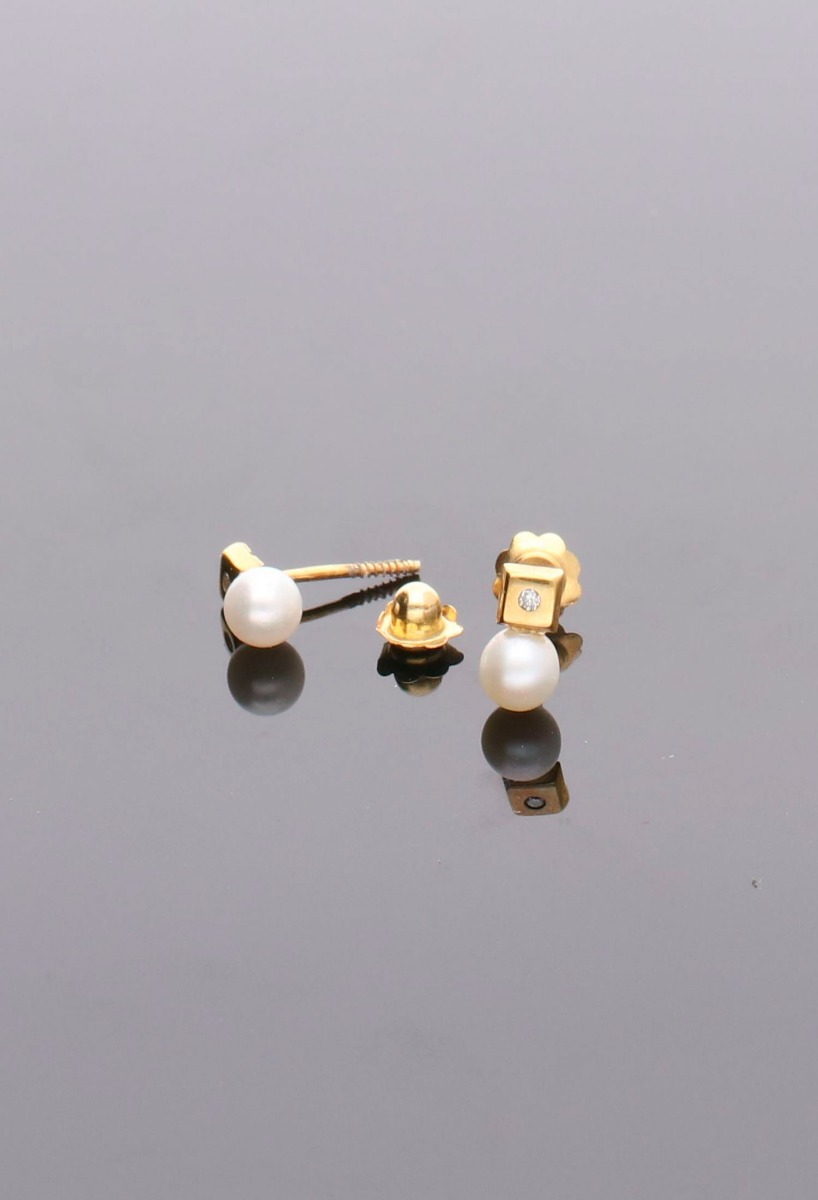 Pendientes oro 18k perlas y diamantes para bebés 095_463372-CU-P pendientes oro amarillo 18 kilates perla cultivada y motivo con diamante ideales para recien nacida foto vista sin recortes 095_463372-CU-P