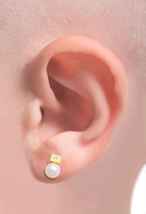 Pendientes oro 18k perlas y diamantes para bebés 095_463372-CU-P pendientes oro amarillo 18 kilates perla cultivada y motivo con diamante ideales para recien nacida foto vista modelo 095_463372-CU-P