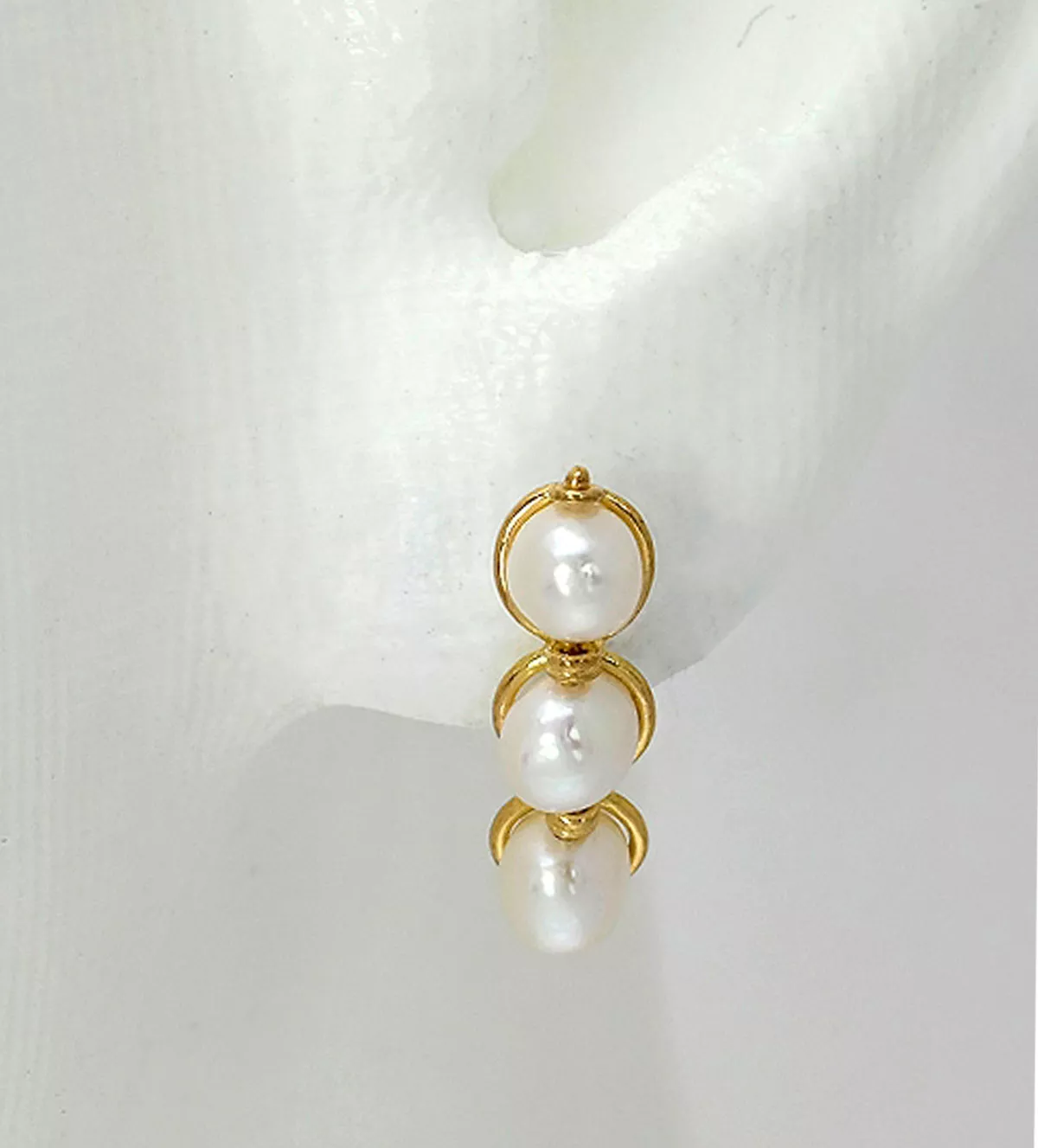 Pendientes de oro 18k y perlas "Tres Deseos" pendientes de oro 18k y perlas cultivadaas Tres Deseos vista sin retoques