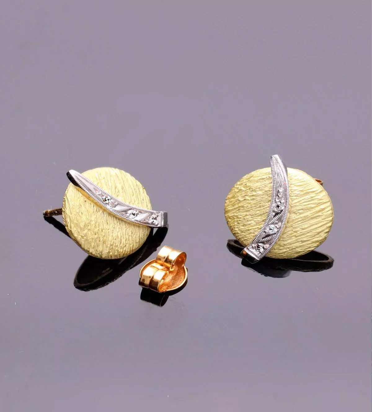 Pendientes de oro bicolor 18k "Bólidos" pendientes de oro bicolor 18k bolidos foto sin retoque