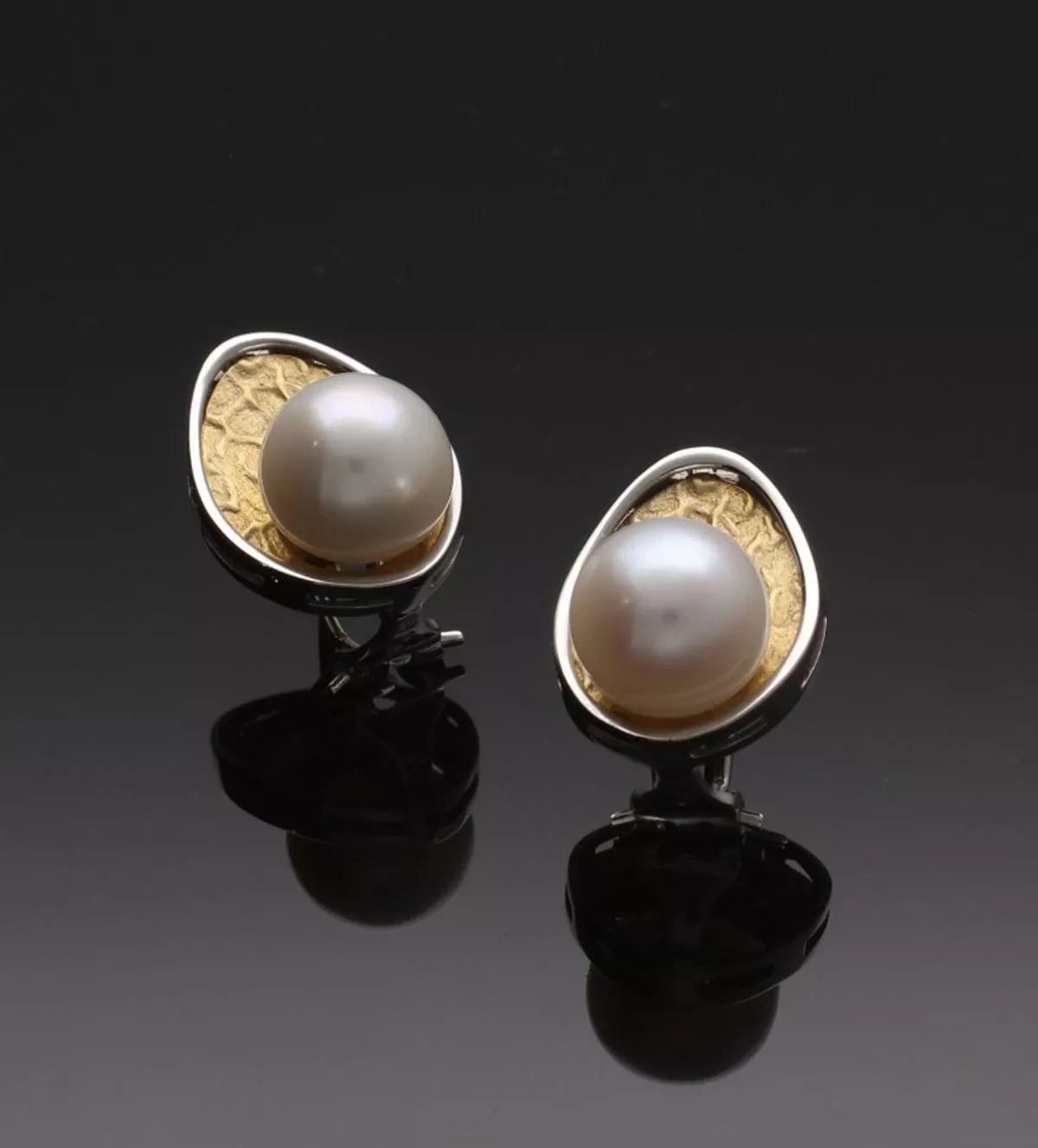 Pendientes de oro "Gotas de Luna" pendientes gota de luna foto sin retoque