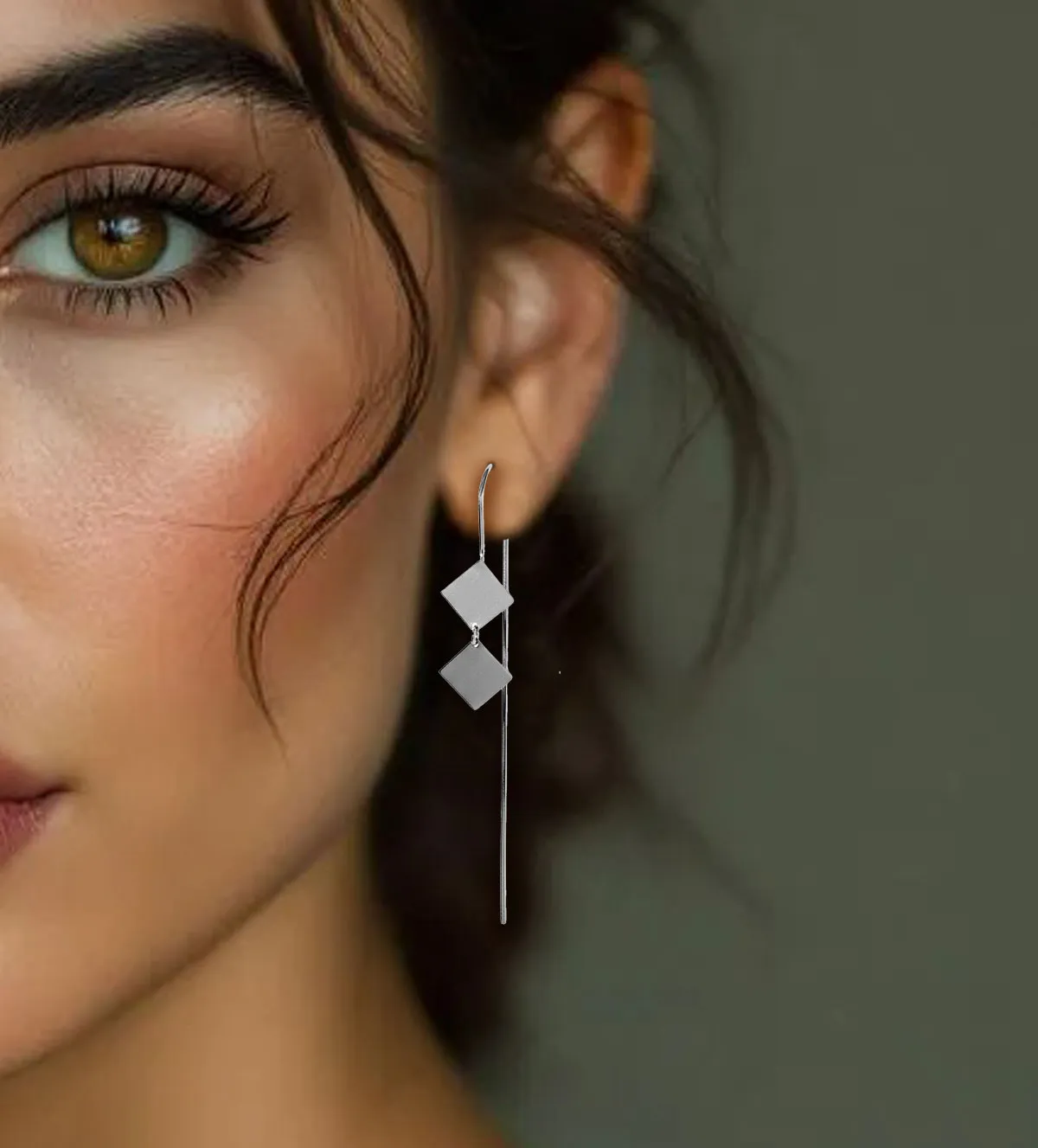 Pendientes de oro blanco 18K tipo hippie 057_50376-0100 pendientes de oro blanco 18k rombos 057_50376-0100_10 modelo mujer