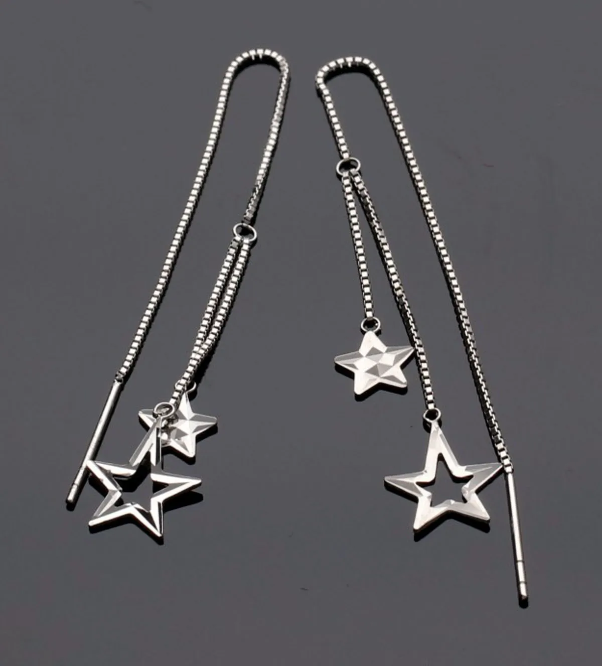 Pendientes de oro blanco 18K estrellas 100_C1022 pendientes-de-oro-blanco-largos-cadena-y-estrellas-100_C1022_M toma sin retoque fotografico