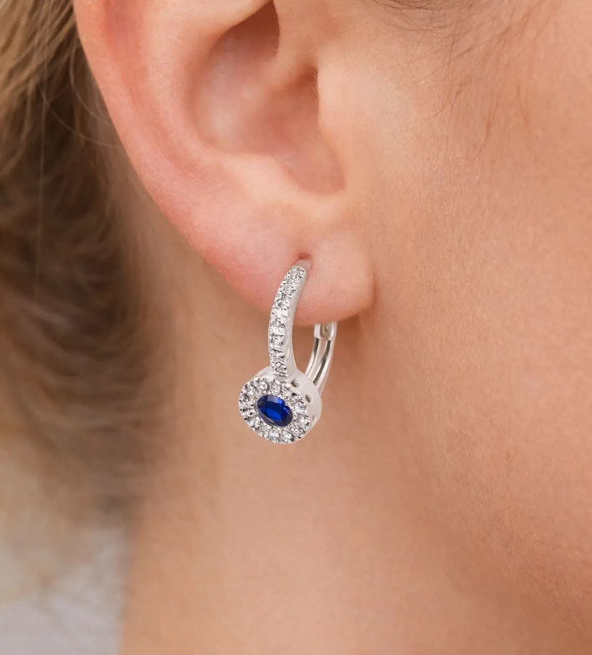 Pendientes de oro blanco con diamantes y zafiros 026_A136 pendientes de oro blanco con rodio zafiro y diamantes