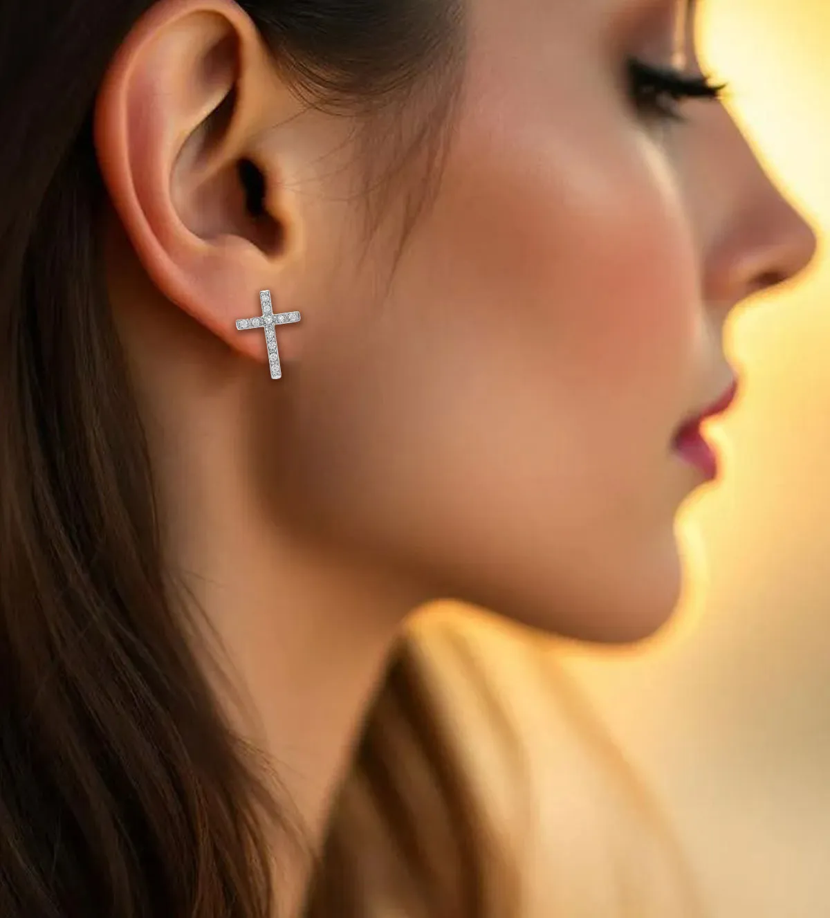 Pendientes de oro blanco y diamantes forma de cruz 020_XB4350 pendientes-de-oro-blanco-y-diamantes-cruces-020_XB4350 fotos modelo mujer