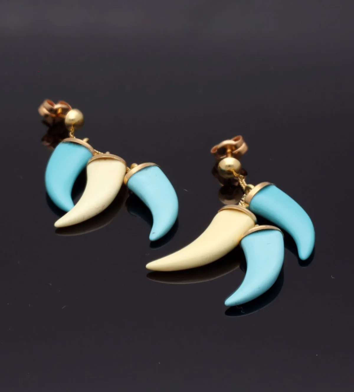 Pendientes de oro 18K colmillos 140_P-2.506 pendientes-de-oro-con-colmillos-azul-turquesa-y-blanco-marfil-140_P-2.506 toma sin retoque