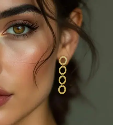 pendientes de oro largos 4 circulos 067_P000100170 modelo mujer
