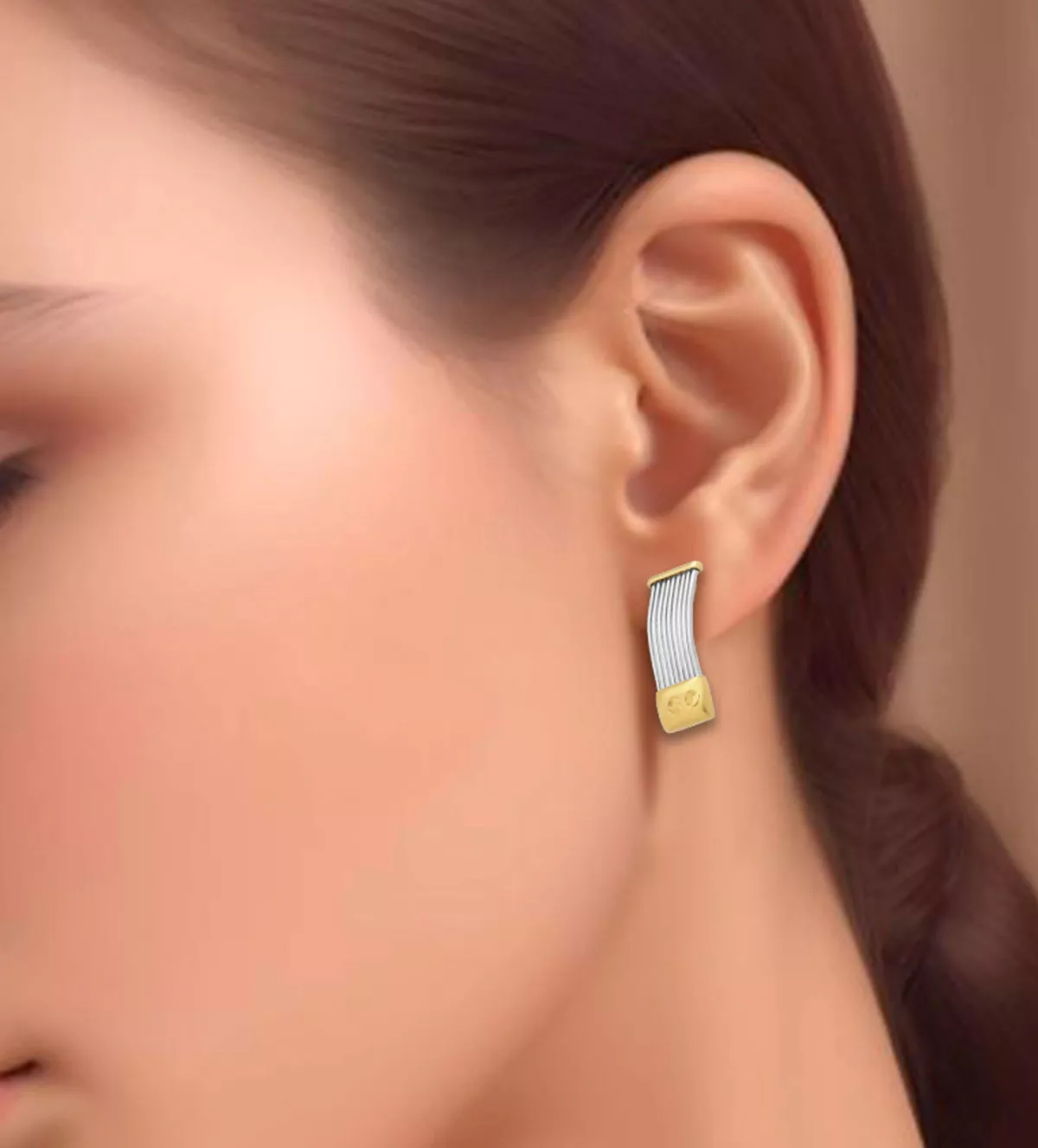 Pendientes de oro y acero "Gallones" pendientes de oro y acero vista con modelo IA